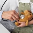 El beneficio entrega $10.000 mensuales por cada niño o niña menor de 6 años que cumpla con los requisitos. No requiere postulación, pero las familias deben acreditar que los controles de salud están al día ante su municipalidad.