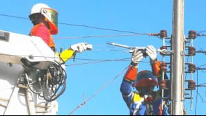 Cortes de luz en la RM: Conoce las ocho comunas que se verán afectadas este martes