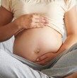 El Subsidio Maternal comienza a entregarse durante el embarazo y contempla un pago aproximado de $22.007 por causante, monto que se paga de manera retroactiva..