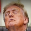 Donald Trump fue captado aparentemente dormido durante una reunión en la Casa Blanca mientras Robert F. Kennedy Jr. anunciaba cambios en la vacunación infantil.