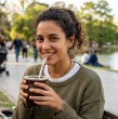 Revisa por qué el mate se está convirtiendo en la bebida favorita de los jóvenes chilenos y cómo la innovación en sabores está transformando un ritual tradicional en una experiencia completamente nueva.