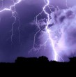 La Dirección Meteorológica de Chile actualizó su aviso por probables tormentas eléctricas para cinco regiones del norte del país. Revisa el detalle de las zonas que podrían vivir el fenómeno.