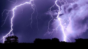 Emiten aviso de probables tormentas eléctricas para cinco regiones del país a causa de una 'vaguada en altura'