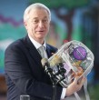 El Presidente José Antonio Kast promulgó la ley Escuelas Protegidas y defendió la norma que autoriza la revisión de mochilas en los colegios. Revisa los detalles de la ley.