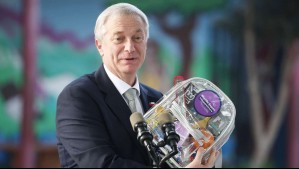 Presidente Kast promulga la ley Escuelas Protegidas y defiende la revisión de mochilas: 'El que nada hace, nada teme'