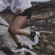 Revisa los nuevos modelos de calzado para montaña que combinan estabilidad, agarre y tecnología para distintos tipos de aventura, desde el trail running más técnico hasta el hiking de larga duración.
