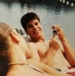 Tom Place gastó a los 18 años todos sus ahorros en un Rolex Submariner Date 16610. Un salto desde una lancha en el lago Trout terminó con el reloj hundido a 24 metros. Desde 2020, el especialista de cine bucea sistemáticamente para hallarlo.