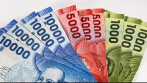 Envolver el dinero en efectivo con papel aluminio antes de guardarlo en casa: por qué los expertos lo recomiendan y para qué sirve