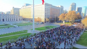 Por 'ruidos molestos': Movilh denuncia multa por Marcha del Orgullo frente a La Moneda y orden de arresto contra activista