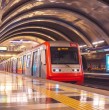 A través de sus redes sociales, la mañana de este viernes Metro de Santiago anunció una operación parcial en la Línea 4 debido a una persona en la vía. ¡Revisa las estaciones disponibles!