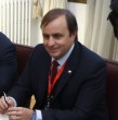 La mañana de este viernes, Meganoticias pudo confirmar que el abogado y exgerente general de Palestino, Francisco Riveros, será quien asuma como el nuevo ministro del Deporte tras la renuncia de Natalia Duco.