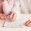 Un hombre falsificó el testamento y un certificado de matrimonio de su expareja para intentar quedarse con una herencia de 580.000 euros. La Justicia descubrió las irregularidades y determinó que ambos documentos eran falsos.