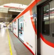 Revisa cuál es el horario de Metro de Santiago este sábado 15 de agosto que es feriado. El tren subterráneo abrirá sus puertas un poco más tarde al tratarse de un día festivo.