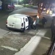 Una vecina de La Cisterna denunció haber sido víctima de un turbazo registrado durante la tarde del viernes, cuando un grupo de cinco delincuentes ingresó a su vivienda y permaneció cerca de cinco minutos en su interior.