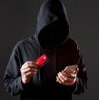 Una nueva modalidad de estafa telefónica fue denunciada luego de que el influencer y asesor financiero, Cristóbal López Lagos, recibiera una llamada de una supuesta ejecutiva que buscaba obtener información de su tarjeta bancaria. ¡Detalles!