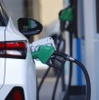 Según las estimaciones conocidas hasta ahora, tanto las gasolinas como el diésel experimentarían alzas, con incrementos que podrían llegar hasta los $38 por litro.