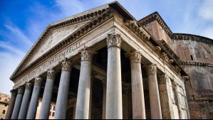 La puerta del Panteón de Roma pesa toneladas pero una sola persona puede abrirla: el secreto de una ingeniería de 1.900 años
