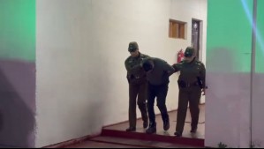 Fiscalización termina a tiros: Delincuentes apuntaron a carabineros e intentaron atropellar a uno en Peñalolén