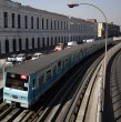 Una nueva contingencia afecta durante la mañana de este jueves al servicio de Metro de Santiago, luego que la empresa informara retrasos en la frecuencia habitual de los trenes de la Línea 2.