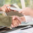 ¿Sabías que si te despiden por necesidades de la empresa o desahucio del empleador, tienes derecho a una indemnización por años de servicio? Conoce si puedes recibir más de un pago por este concepto.