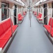 La estación Estadio Nacional de la Línea 6 del Metro de Santiago se encuentra cerrada y sin detención de trenes debido a un procedimiento de Carabineros desarrollado en el exterior de la estación.