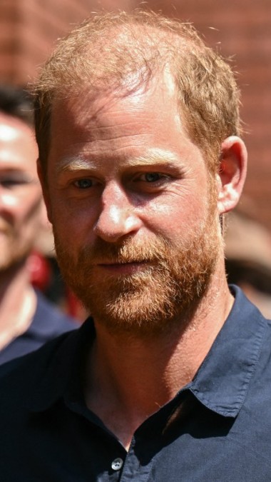 Príncipe Harry debe pagar millonaria multa a medio británico