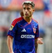 Fernando Gago confirmó la salida de Lucas Assadi de Universidad de Chile tras ejecutar su cláusula de salida. El volante ficharía por el AIK de Suecia y no estará disponible para el Superclásico ante Colo Colo este domingo.