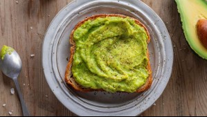 La palta protege el corazón, pero hay 5 grupos que deben moderarla o evitarla: lo que advierte la ciencia médica