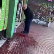 A raíz de una desesperada denuncia en redes sociales, el dueño de una zapatería terminó detenido y formalizado tras agredir con cloro a una locataria vecina en la comuna de Talagante. ¡Detalles!