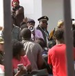 Desde la mañana de este sábado se han registrado una serie de incidentes en la Embajada de Haití, ubicada en el Barrio República, centro de Santiago, debido a la demora en la entrega de documentos. ¡Detalles!