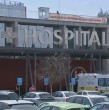Pacientes y familiares denuncian extensas esperas para recibir atención en el servicio de urgencias del Hospital El Carmen, en Maipú. Algunos aseguran llevar más de 20 horas esperando.