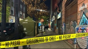 Hombre muere baleado al interior de un vehículo en Santiago: Sujetos en moto le dispararon