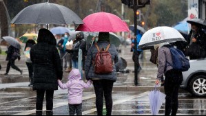 Hasta 65 mm: Meteorología emite alertas por lluvias moderadas a fuertes 'en corto período de tiempo' en sectores de tres regiones