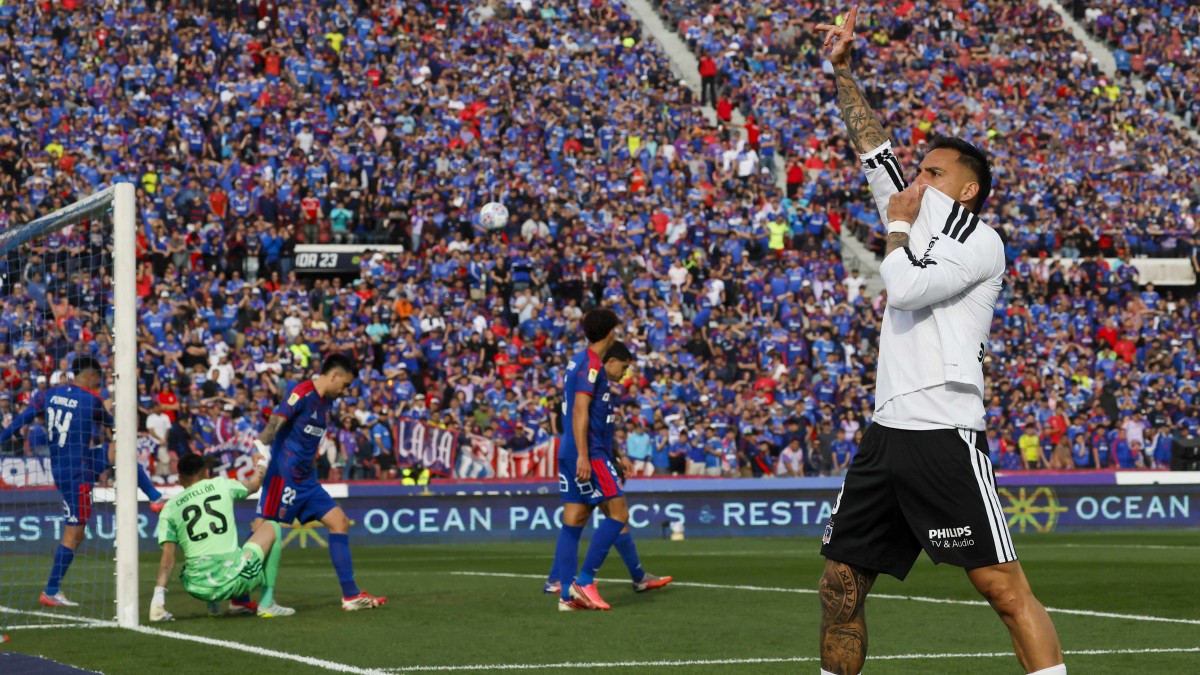 Colo Colo vence a la U en Superclásico 200 y se acerca a estrella 35 Colo Colo vence a la U en Superclásico 200 y se acerca a estrella 35