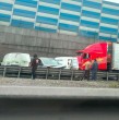 Un grave accidente de tránsito se registró la tarde este lunes en la Autopista Vespucio Sur, en la comuna de Maipú, dejando a varias personas lesionadas y atrapadas.
