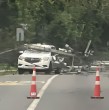 Fuertes vientos marcan la jornada en Santiago, con ráfagas de hasta 62 km/h en Colina y caída de un árbol caído en Macul y una gigantografía desplomada en Las Condes. Además, Jaime Leyton anticipó varios días de lluvia en la capital.