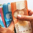 El Beneficio por Años Cotizados entrega hasta 2,5 UF mensuales adicionales a la pensión. Revisa quiénes pueden recibirlo, los requisitos de cotización y cómo consultar.