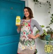 La propuesta de Mariana Loyola apunta a un producto artesanal, elaborado a mano y comercializado en distintos formatos. El sitio oficial de Amma Ghee actualmente mantiene productos naturales y variedades con especias, además de bálsamos labiales.