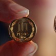 Las nuevas monedas de $10 y $50 tendrán cambios frente a las actuales. Conoce las diferencias en tamaño, peso y fabricación, además de cuándo comenzarán a circular en Chile.