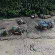 nundaciones y deslaves azotaron Nepal y Tíbet, dejando al menos ocho muertos y numerosos desaparecidos. Autoridades desplegaron helicópteros y equipos de rescate para buscar a las víctimas.