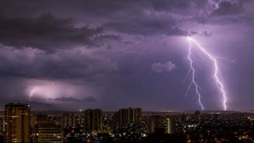 Con probabilidad de granizo: Emiten alerta por tormentas eléctricas en zonas de dos regiones debido a 'inestabilidad atmosférica'