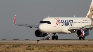 Embargan cuentas de JetSMART por transportar a extranjeros sin documentación