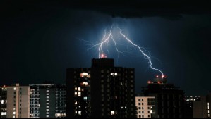 Meteorología emite alerta por tormentas eléctricas para la Región Metropolitana: se extenderán hasta la madrugada