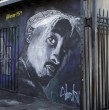 En pleno juicio contra Duane \\\'Keefe D\\\' Davis, los fiscales aseguran que el móvil del crimen de Tupac Shakur en 1996 no fue la rivalidad entre sellos discográficos, sino una venganza pandillera. Revisa qué se sabe hasta hoy.