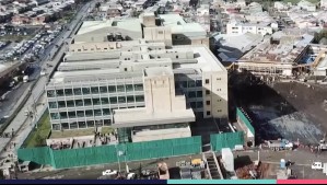Contraloría detecta hongos, humedad y riesgo de caída de revestimientos en obras del Hospital Las Higueras