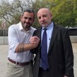 El alcalde de San Bernardo, Christopher White, abordó una presunta amenaza de muerte en su contra y aseguró que seguirá adelante. El Gobierno confirmó que reforzó las medidas de seguridad para protegerlo.
