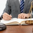 La Facultad de Derecho de la Universidad de Talca decidió reformular por completo la manera en que sus estudiantes se titularán como abogados, dejando atrás un formato que ha regido por casi un siglo en el país, según trascendió finalmente.