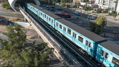 Metro restablece servicio en Línea 4 tras cierre de estaciones por emergencia médica