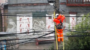 Estas son las 10 comunas de la RM que tendrán cortes de luz este jueves