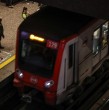 Una persona falleció tras cruzar la línea amarilla y ser golpeada por un tren en la estación Pajaritos. Metro mantiene cerrada la estación de Línea 1 y los trenes no se detienen en el lugar.